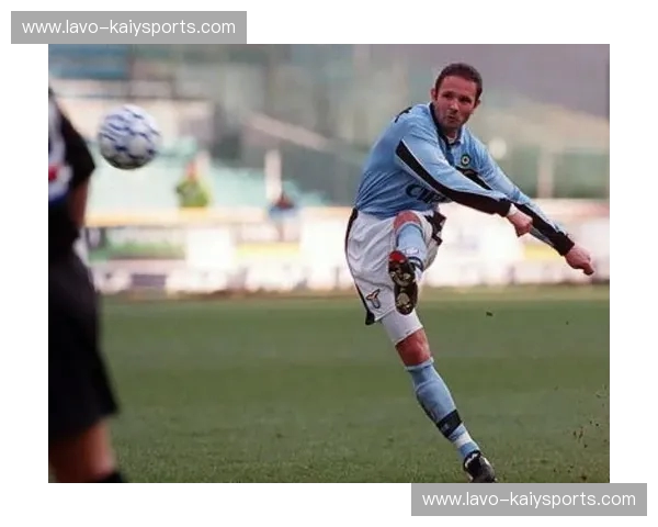 绿衫军的荣耀与烈焰，标准列日的风云变幻——一场跨越时空的足球传奇